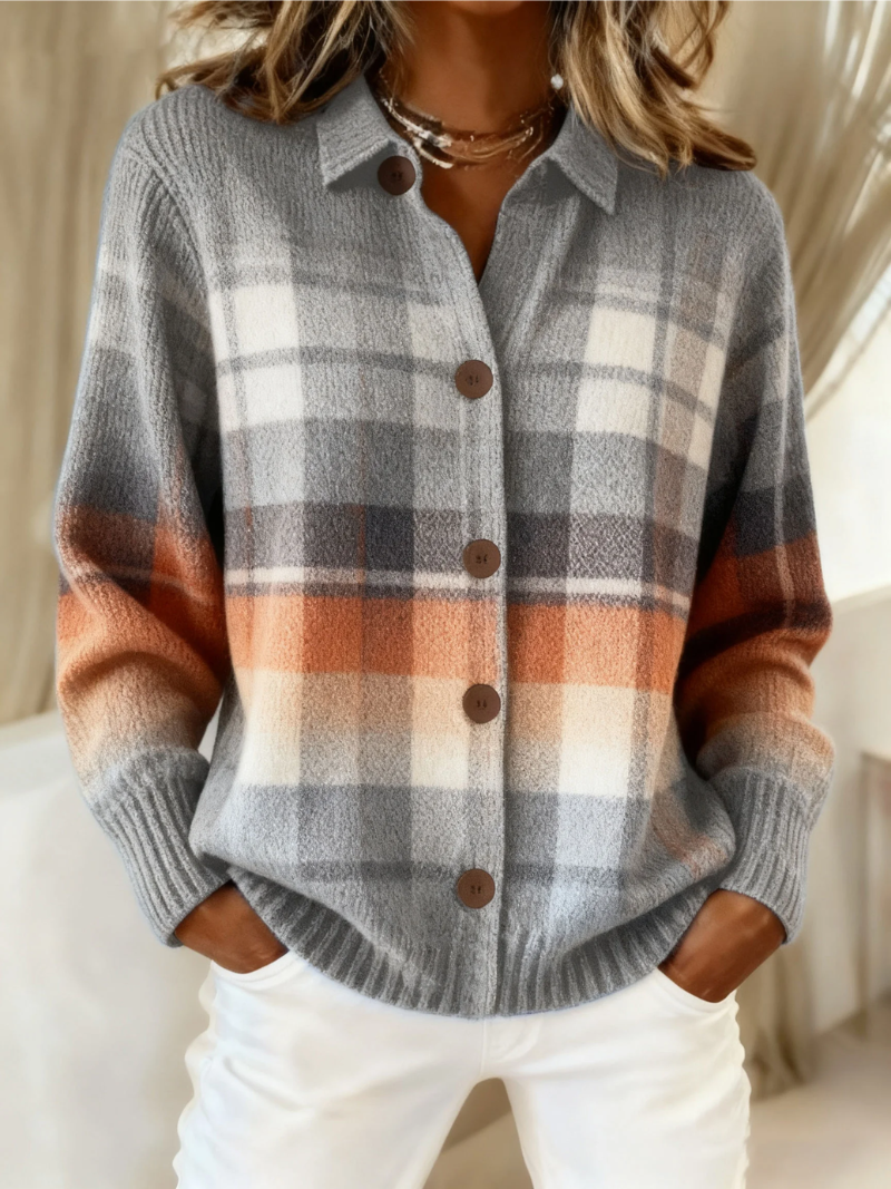 Elena – Geruite gebreide blouse in zachte tinten