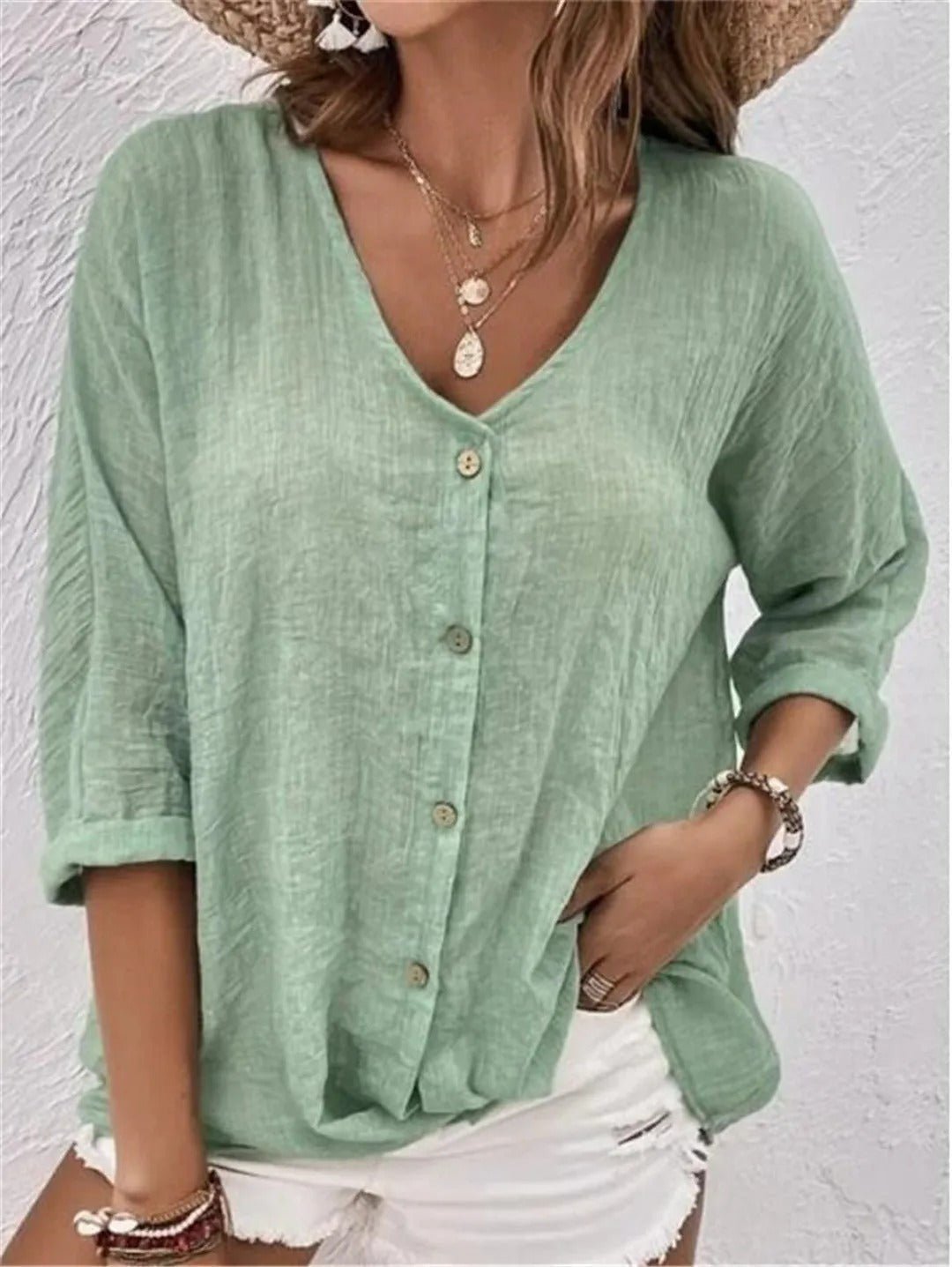 Liva – Blouse met V-hals en knopen