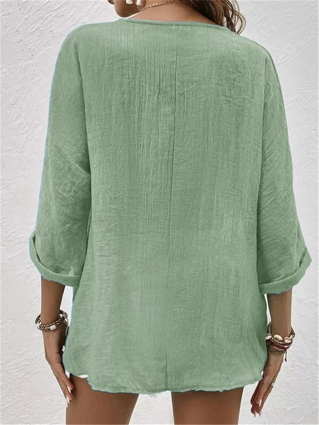 Liva – Blouse met V-hals en knopen
