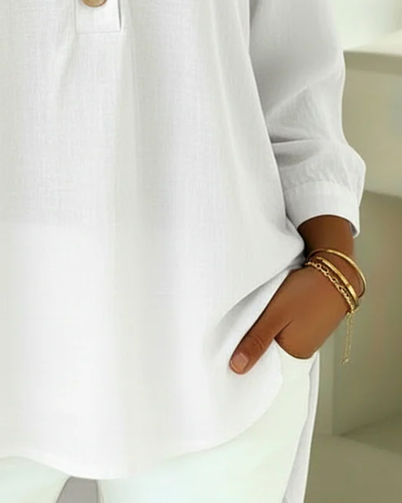 Noa – Blouse met knoopsluiting en V-hals