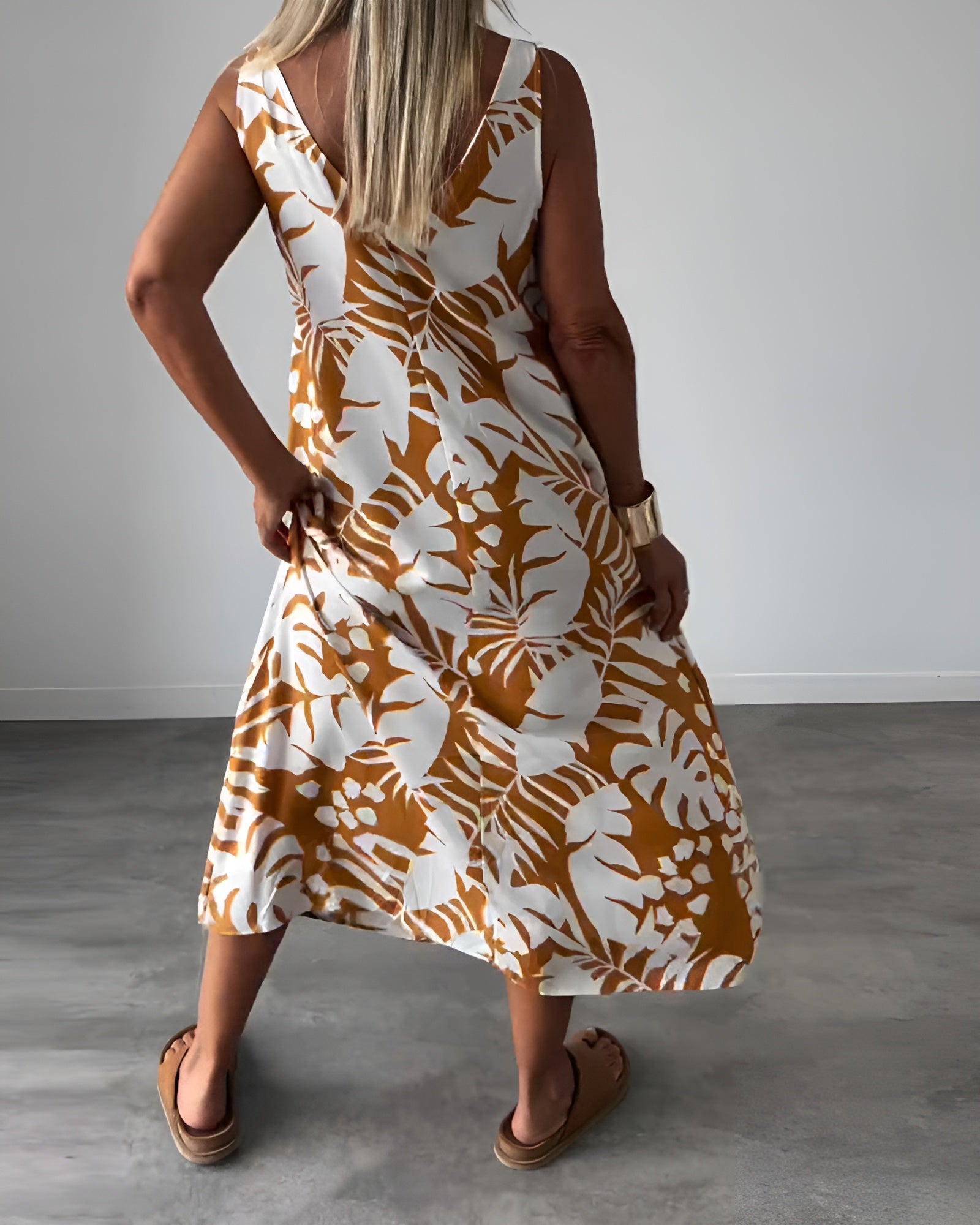 Liora – Zomerjurk met Tropische Print