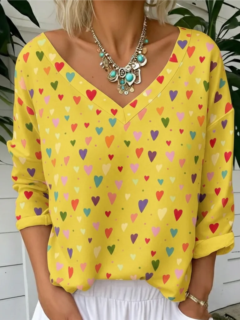 Lotte – Blouse met V-hals en hartjesprint