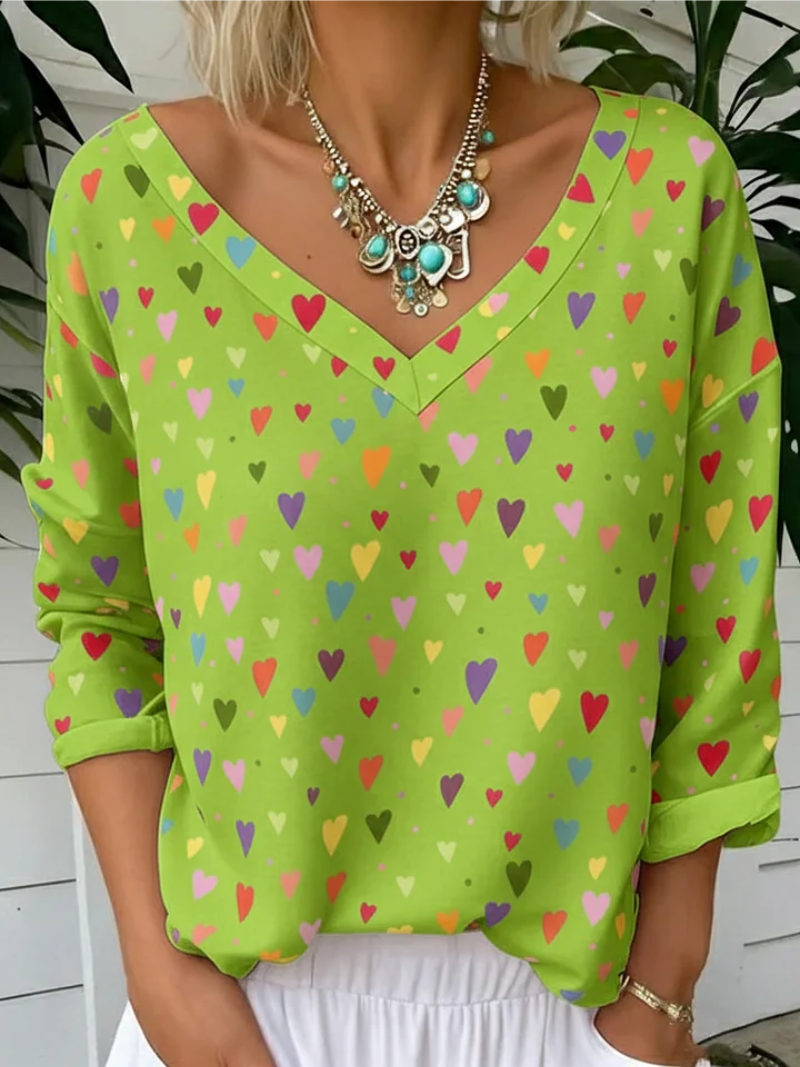 Lotte – Blouse met V-hals en hartjesprint