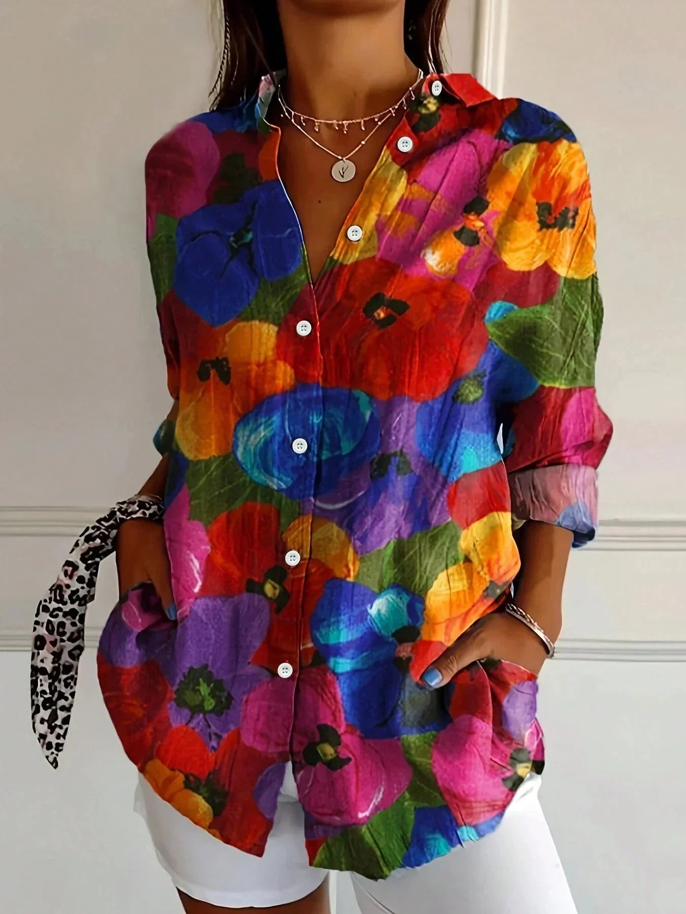 Annika - Kleurrijke blouse met speelse print