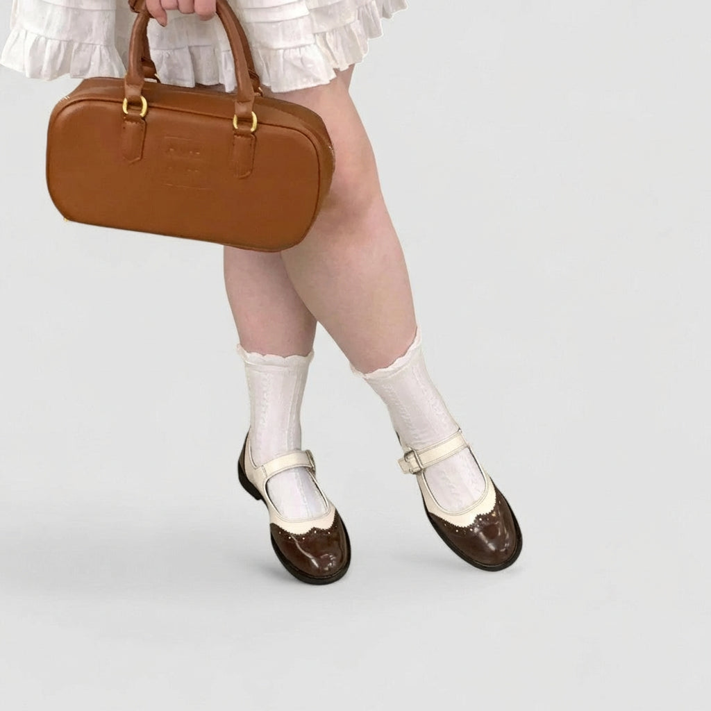Laura | Mary Jane Schoenen