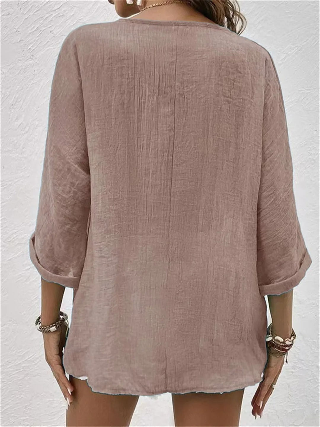 Liva – Blouse met V-hals en knopen