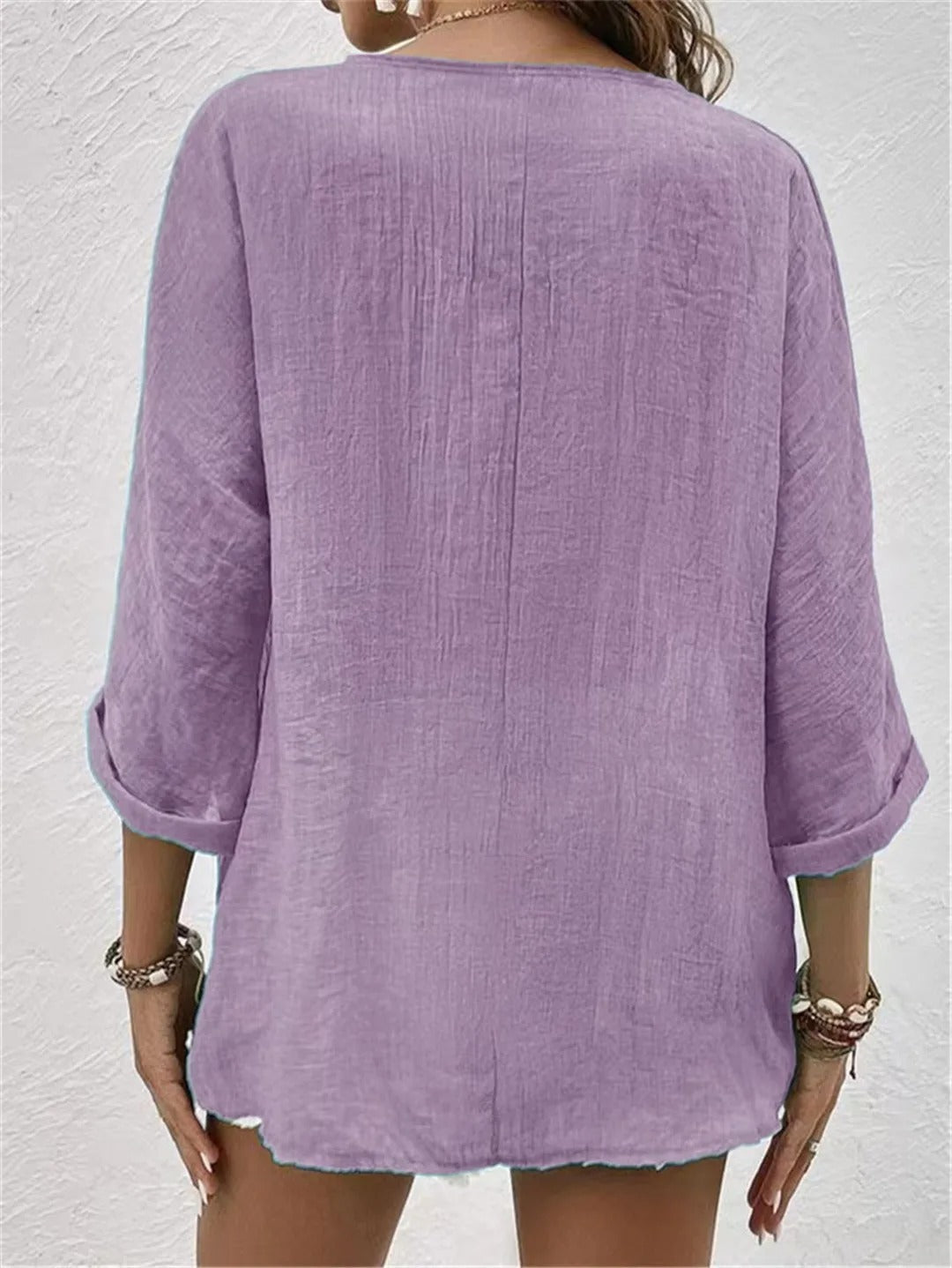Liva – Blouse met V-hals en knopen