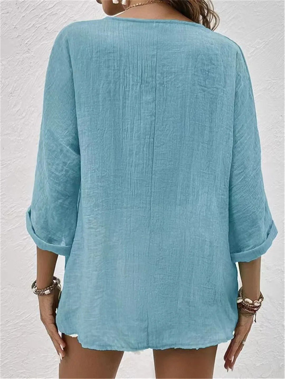 Liva – Blouse met V-hals en knopen